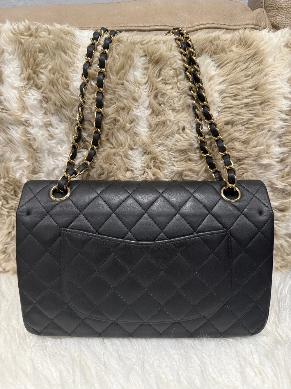 CHANEL Black Quilted Shoulder Bag with Gold Chain